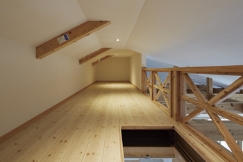 ロイヤルハウス みんながワイワイ集まる座リビング　石垣島に建つ木づくりの平屋の建築実例画像8