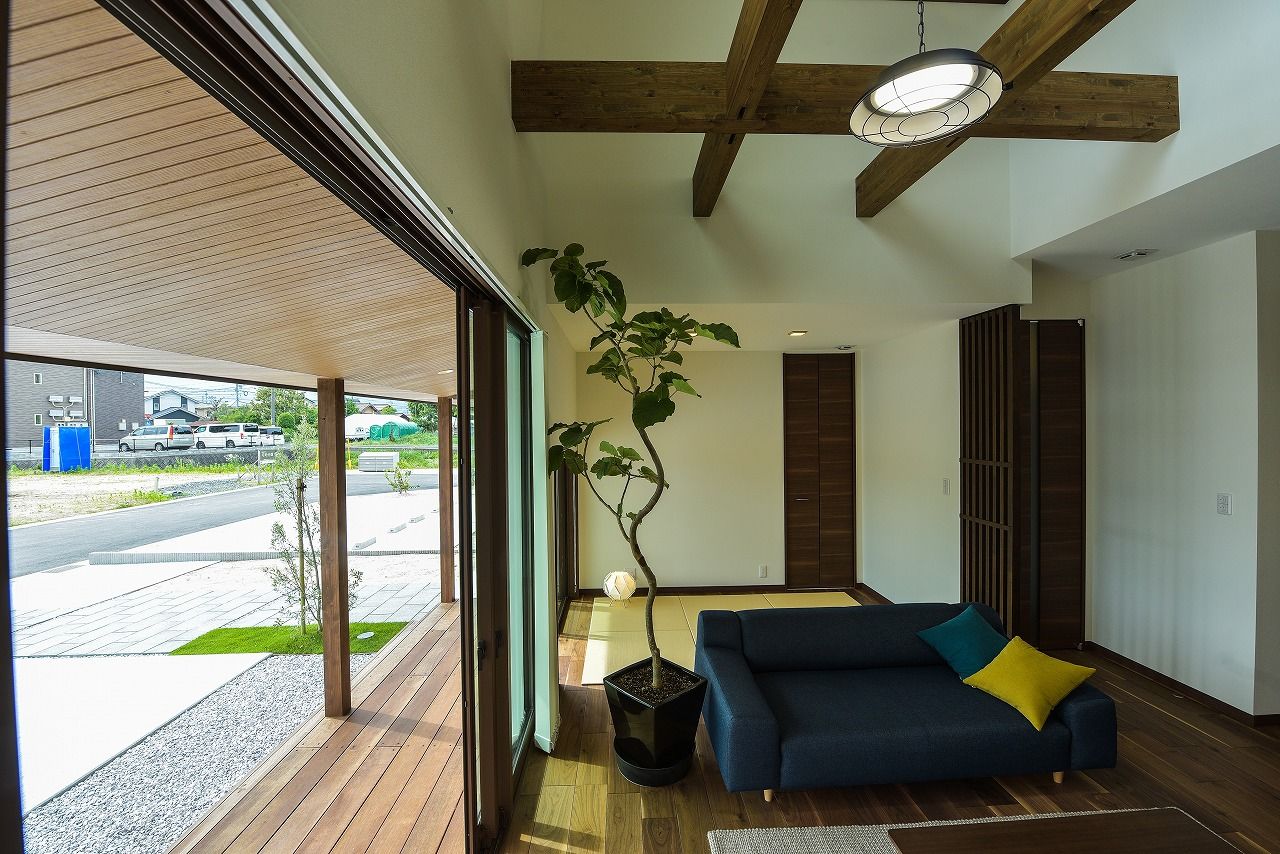 ロイヤルハウス 伝統的な和テイストと現代の暮らしにマッチした機能を融合。天然木の魅力を実感できる“木心地”のいい家の建築実例画像2