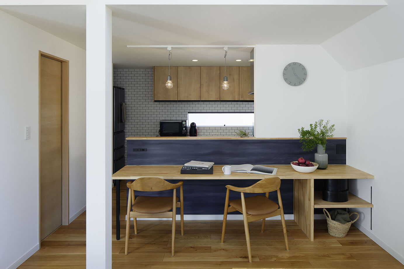 僕らの家 【2500万円～2999万円／狭小／3階建／2階リビング】吹き抜けや天窓、広々テラスで快適に暮らす家の建築実例画像2