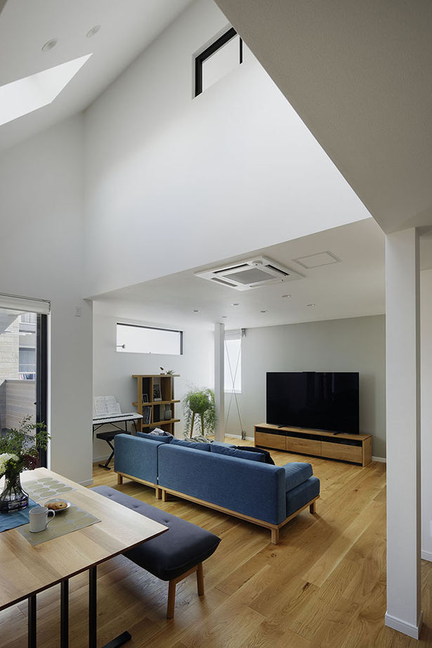 僕らの家 【2500万円～2999万円／狭小／3階建／2階リビング】吹き抜けや天窓、広々テラスで快適に暮らす家の建築実例画像4