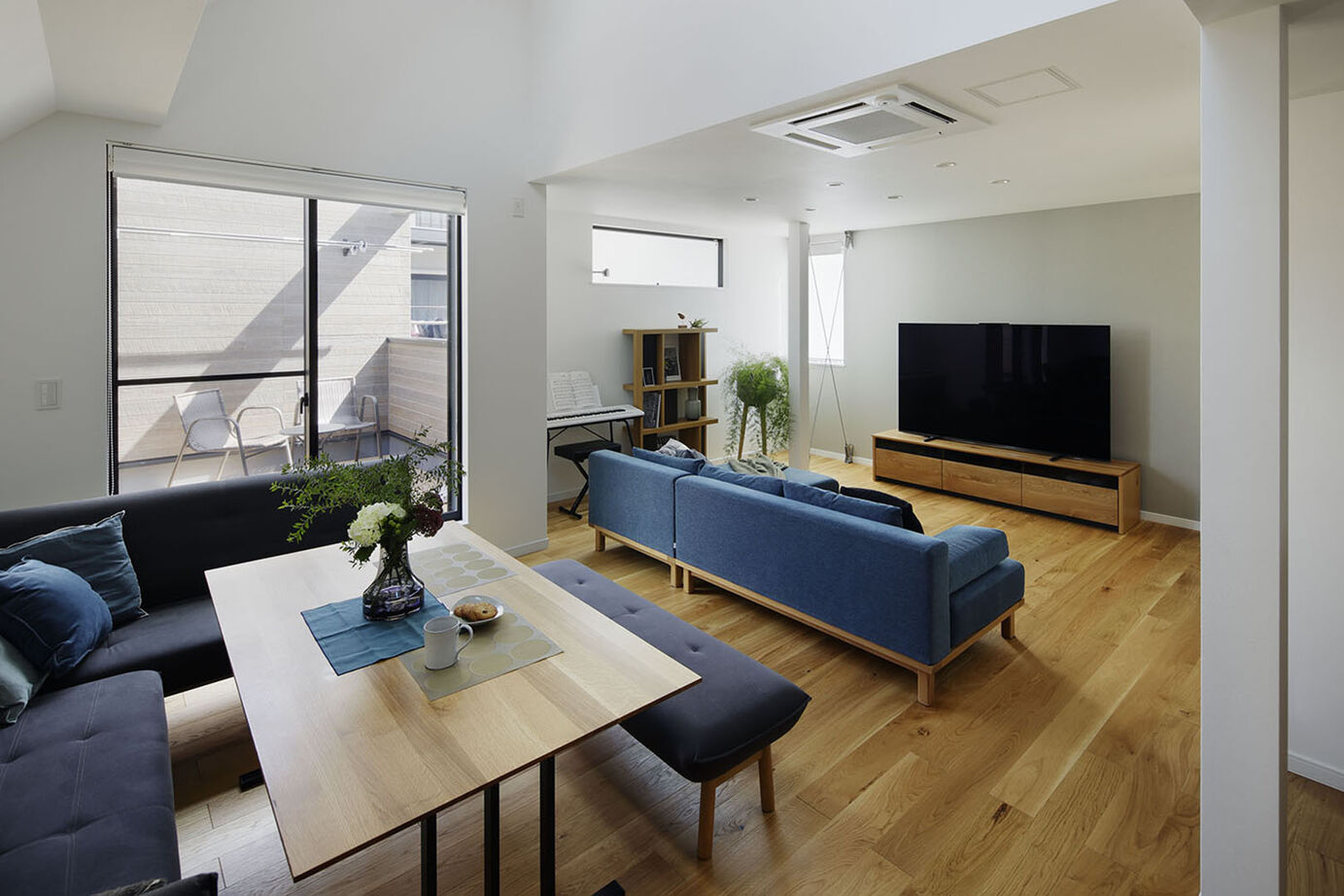 僕らの家 【2500万円～2999万円／狭小／3階建／2階リビング】吹き抜けや天窓、広々テラスで快適に暮らす家の建築実例画像8