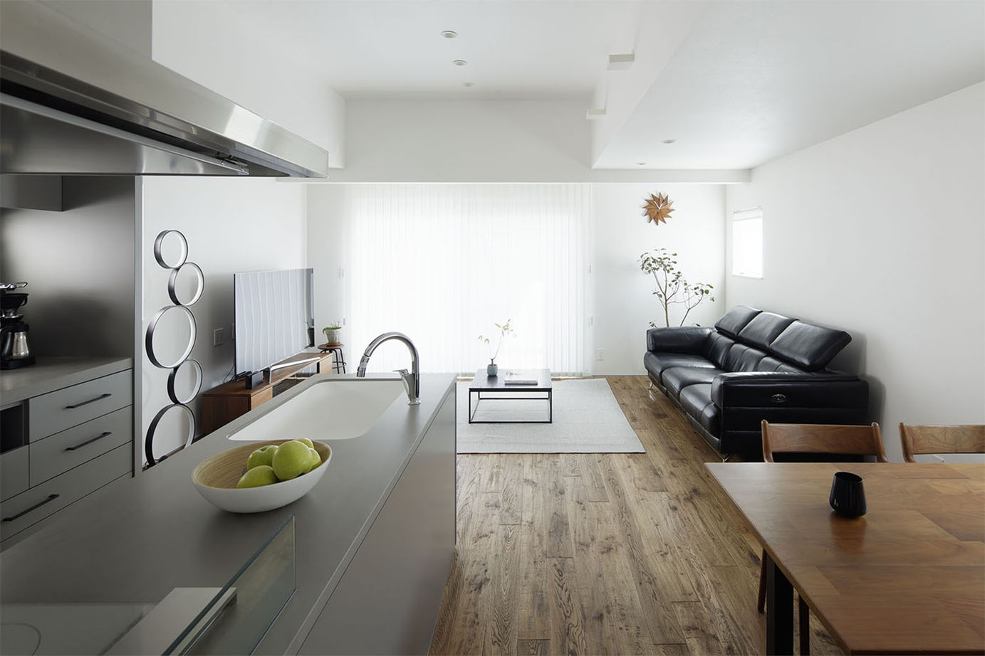 僕らの家 【3500万円～3999万円／狭小／2階リビング／間取り】上下階をつなぐスタイリッシュな階段室のある家の建築実例画像3