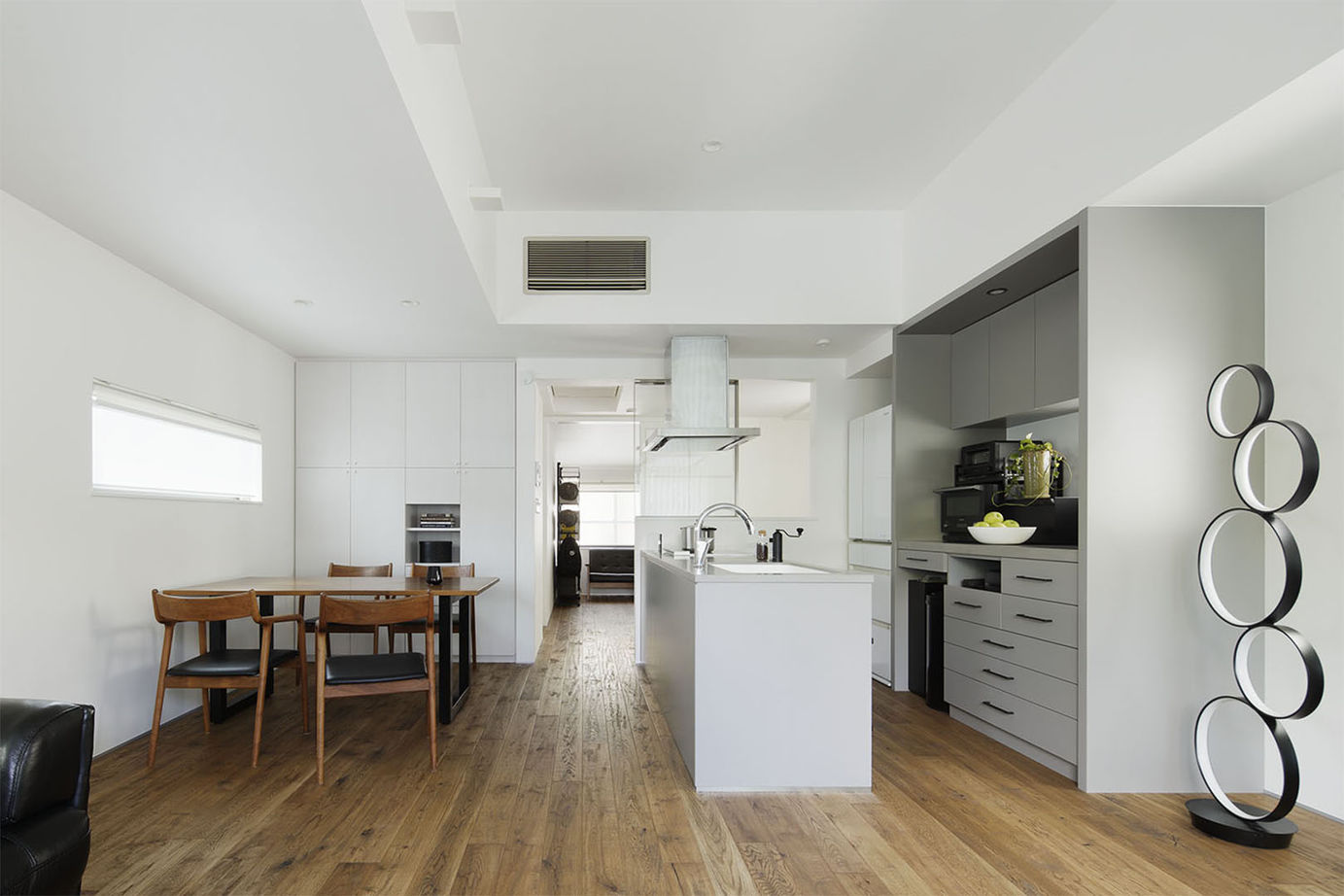 僕らの家 【3500万円～3999万円／狭小／2階リビング／間取り】上下階をつなぐスタイリッシュな階段室のある家の建築実例画像4