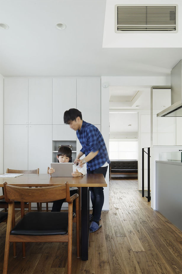 僕らの家 【3500万円～3999万円／狭小／2階リビング／間取り】上下階をつなぐスタイリッシュな階段室のある家の建築実例画像7