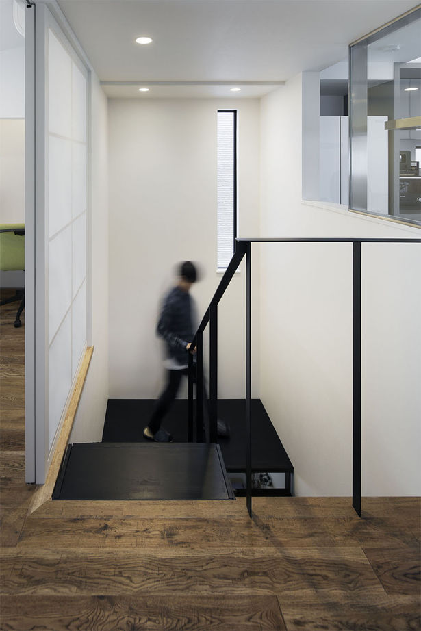 僕らの家 【3500万円～3999万円／狭小／2階リビング／間取り】上下階をつなぐスタイリッシュな階段室のある家の建築実例画像9