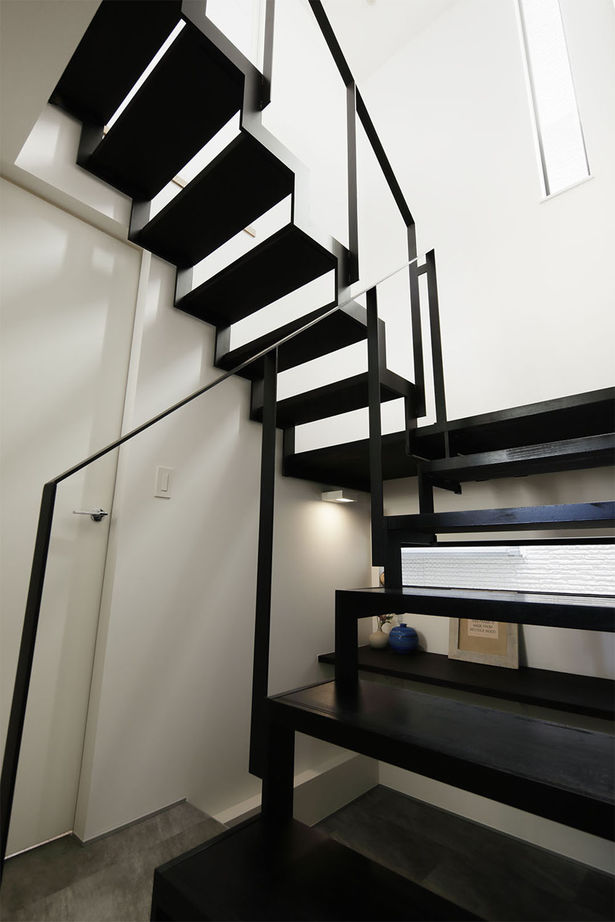 僕らの家 【3500万円～3999万円／狭小／2階リビング／間取り】上下階をつなぐスタイリッシュな階段室のある家の建築実例画像14