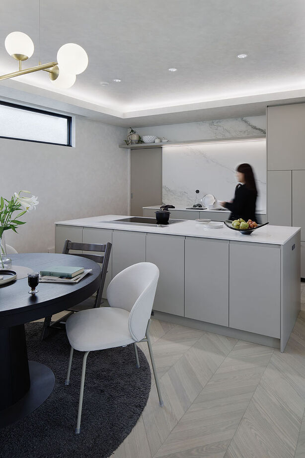 僕らの家 【ホテルライク／収納充実／ビルトインガレージ】デザインと機能性を両立。陰影が美しい2階リビングの家の建築実例画像5