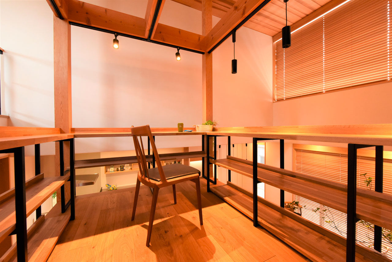 ウェールホーム 【40坪×2000万円台×スキップフロア】中２階の勉強スペースを見守れる無垢のリビングで、かっこよく子育ての建築実例画像4