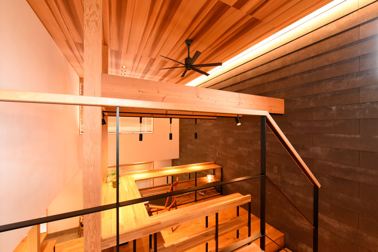 ウェールホーム 【40坪×2000万円台×スキップフロア】中２階の勉強スペースを見守れる無垢のリビングで、かっこよく子育ての建築実例画像5