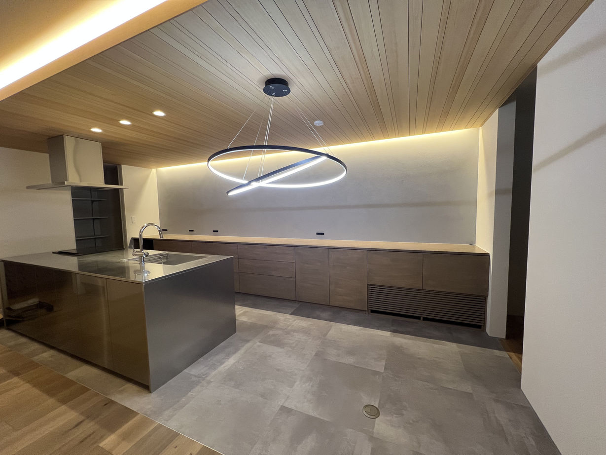 エイジングハウス 【間取り図有/3000万円台】真っ白なスタイリッシュな外観と、生活動線に徹底的にこだわったお家の建築実例画像2