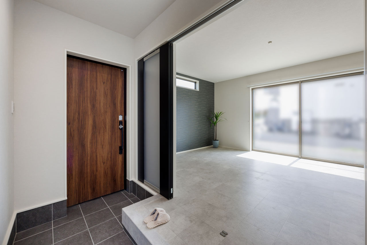 アトリエツバキ 一級建築士事務所 【二世帯住宅/間取り図】2つの玄関で程よい距離を保てる、2世帯それぞれの好みを反映した家の建築実例画像4