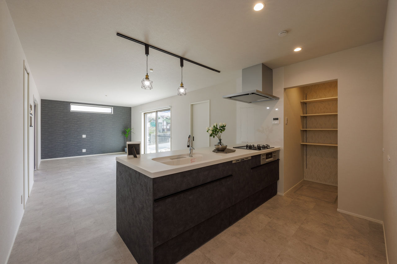 アトリエツバキ 一級建築士事務所 【二世帯住宅/間取り図】2つの玄関で程よい距離を保てる、2世帯それぞれの好みを反映した家の建築実例画像5