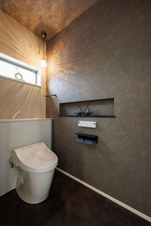 アトリエツバキ 一級建築士事務所 【二世帯住宅/間取り図】2つの玄関で程よい距離を保てる、2世帯それぞれの好みを反映した家の建築実例画像6