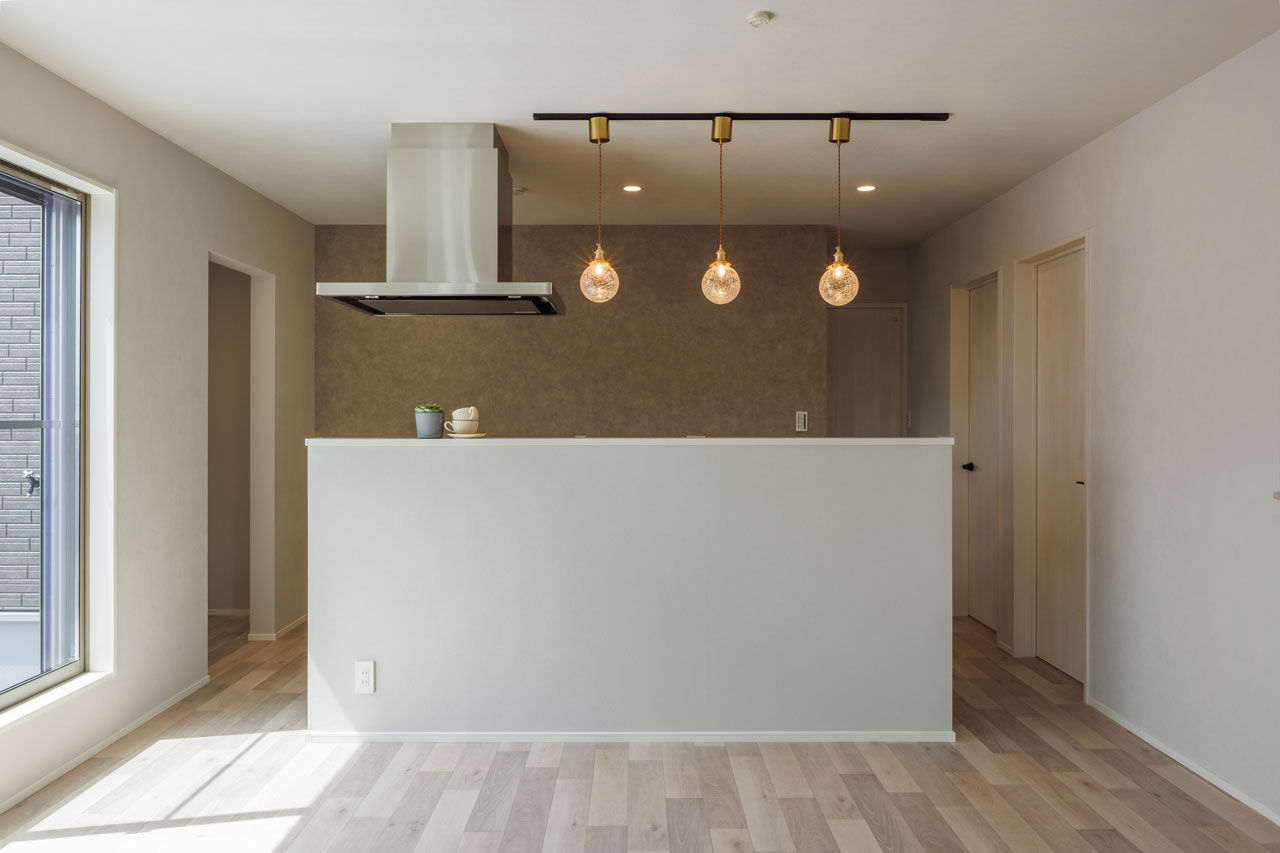 アトリエツバキ 一級建築士事務所 【二世帯住宅/間取り図】2つの玄関で程よい距離を保てる、2世帯それぞれの好みを反映した家の建築実例画像8