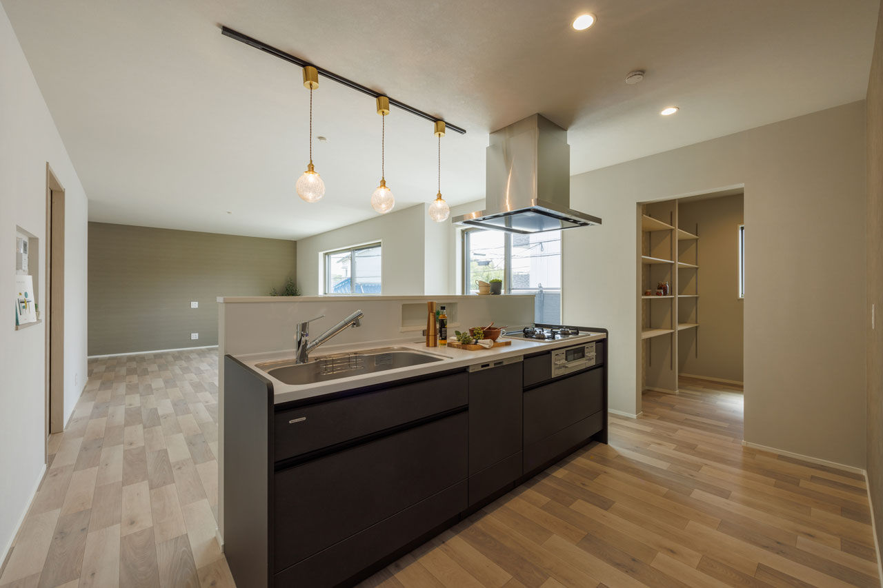 アトリエツバキ 一級建築士事務所 【二世帯住宅/間取り図】2つの玄関で程よい距離を保てる、2世帯それぞれの好みを反映した家の建築実例画像10