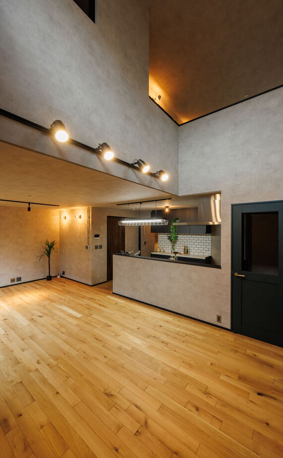 アトリエツバキ 一級建築士事務所 【～1500万円/吹抜け/間取り図】ダウンライトゼロ。空間ごとに光の個性が輝く住まいの建築実例画像2