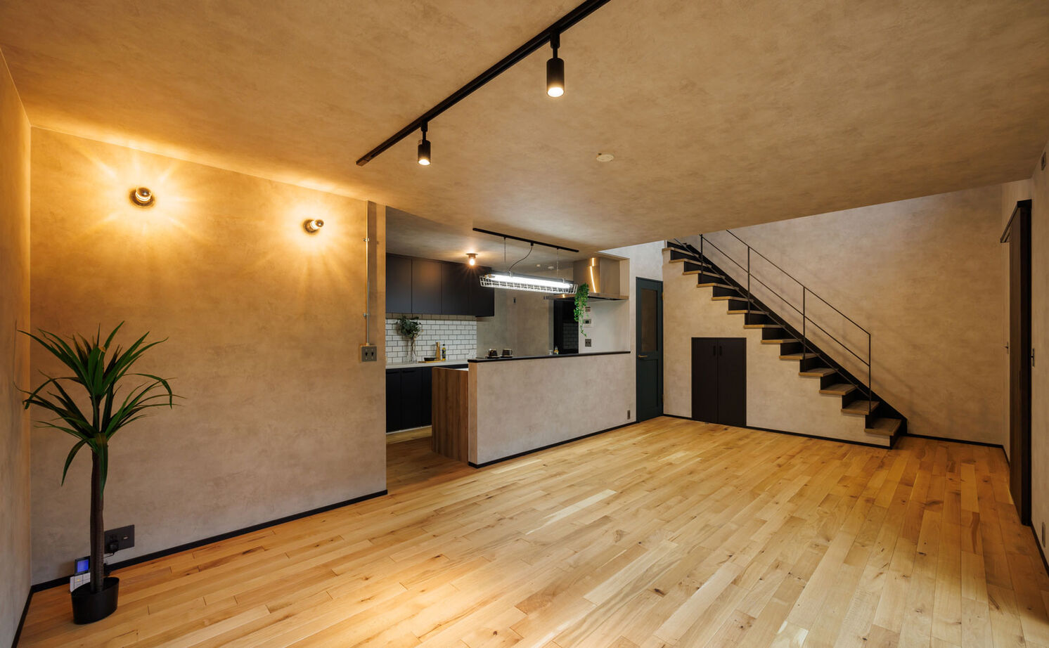 アトリエツバキ 一級建築士事務所 【～1500万円/吹抜け/間取り図】ダウンライトゼロ。空間ごとに光の個性が輝く住まいの建築実例画像3