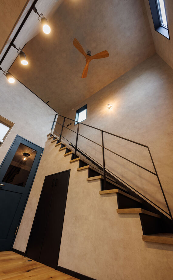 アトリエツバキ 一級建築士事務所 【～1500万円/吹抜け/間取り図】ダウンライトゼロ。空間ごとに光の個性が輝く住まいの建築実例画像4