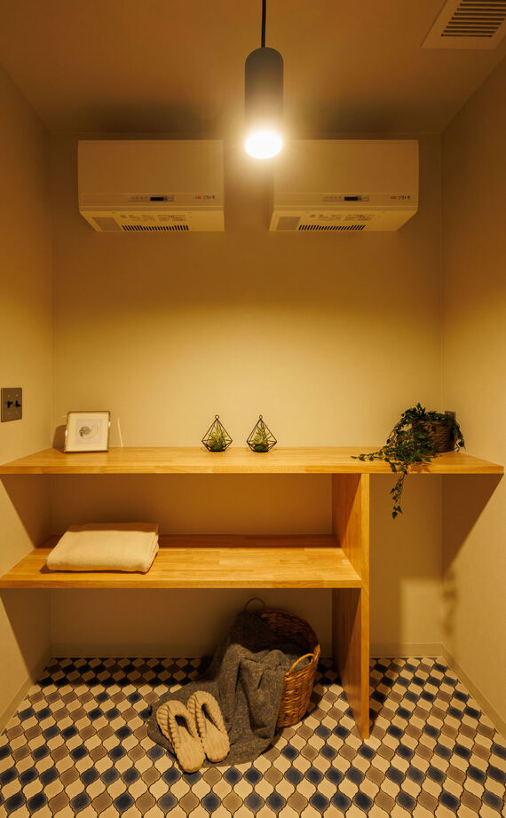 アトリエツバキ 一級建築士事務所 【～1500万円/吹抜け/間取り図】ダウンライトゼロ。空間ごとに光の個性が輝く住まいの建築実例画像6