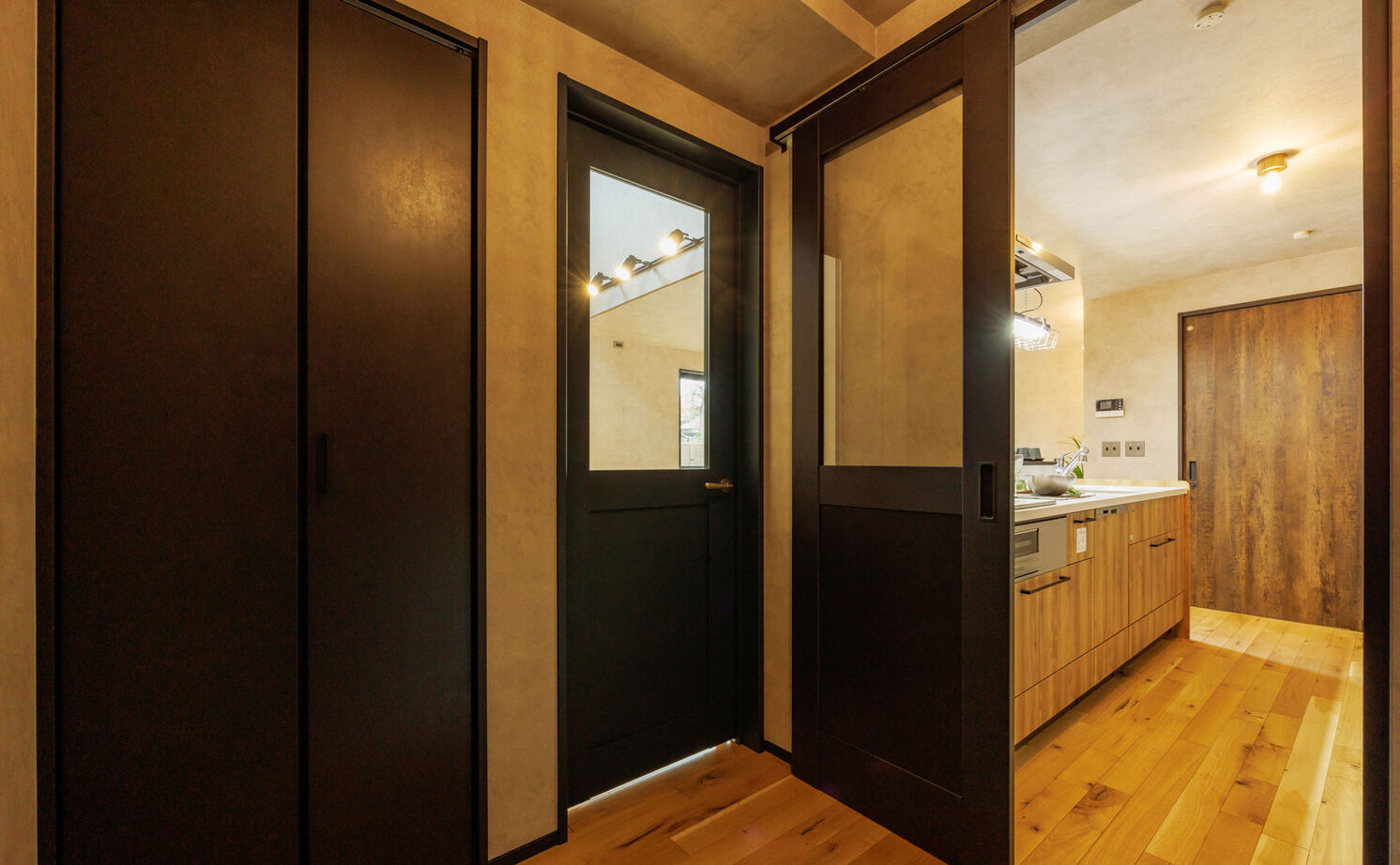 アトリエツバキ 一級建築士事務所 【～1500万円/吹抜け/間取り図】ダウンライトゼロ。空間ごとに光の個性が輝く住まいの建築実例画像7