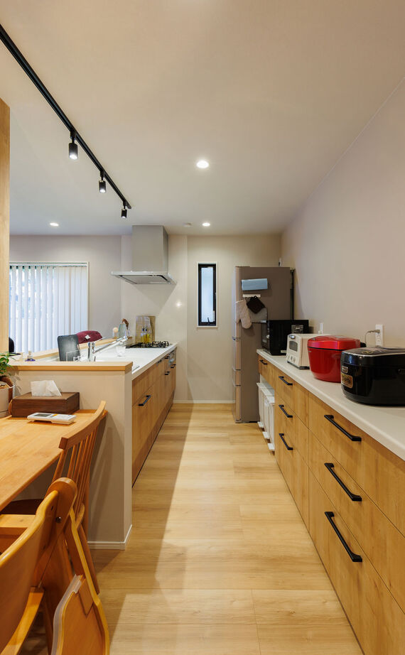 アトリエツバキ 一級建築士事務所 【～1500万円/間取り図】玄関を入り収納からランドリーまで一直線。暮らしが1階で完結する家事ラクの家の建築実例画像7