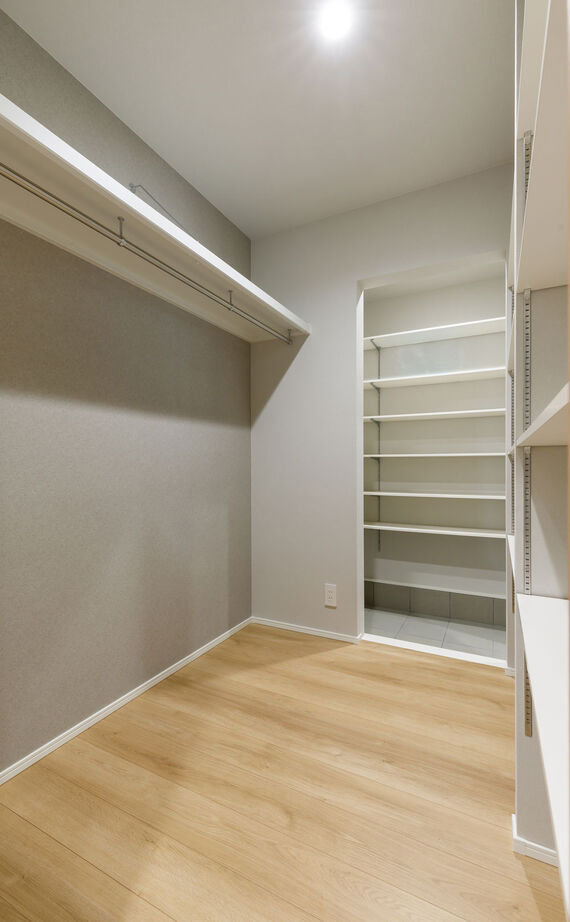 アトリエツバキ 一級建築士事務所 【～1500万円/間取り図】玄関を入り収納からランドリーまで一直線。暮らしが1階で完結する家事ラクの家の建築実例画像9