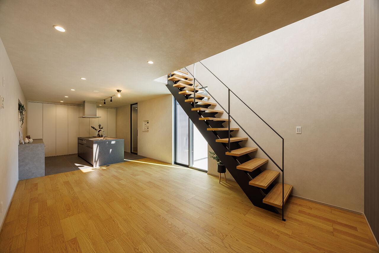 アトリエツバキ 一級建築士事務所 【～1500万円台/間取り図】スケルトン階段やアイランドキッチン。おしゃれなLDKが自慢の家の建築実例画像2