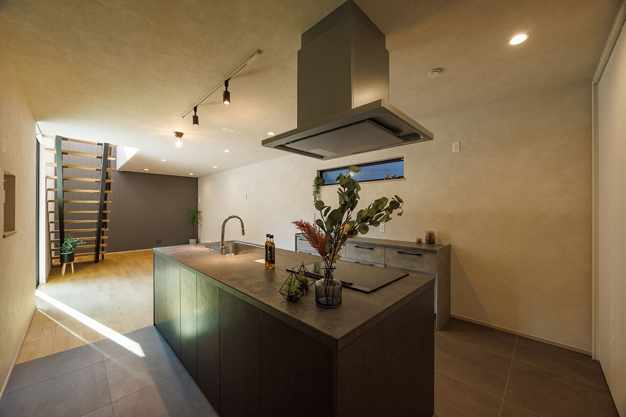 アトリエツバキ 一級建築士事務所 【～1500万円台/間取り図】スケルトン階段やアイランドキッチン。おしゃれなLDKが自慢の家の建築実例画像5