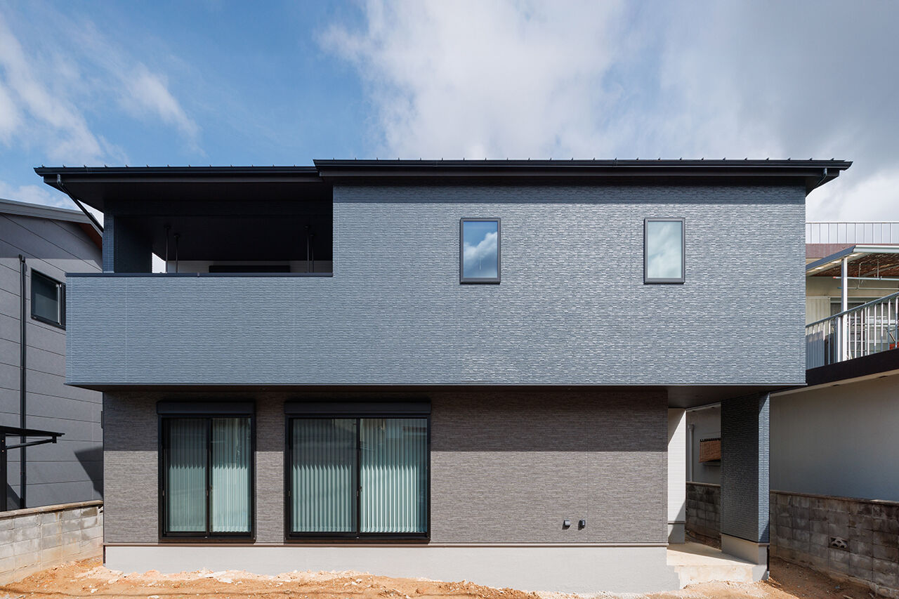 アトリエツバキ 一級建築士事務所 【2000万円台/間取り図】夫婦それぞれの趣味部屋でゲームを満喫。ブルーコーディネートもお気に入りの建築実例画像