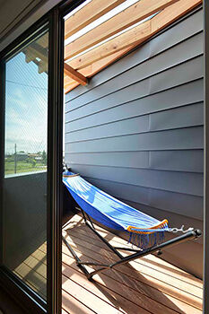 エアコーポレーション 【間取り図有｜2500万円台｜3LDK｜建築家と建てる｜狭小変形土地｜インナーガレージ】三角地の家の建築実例画像4