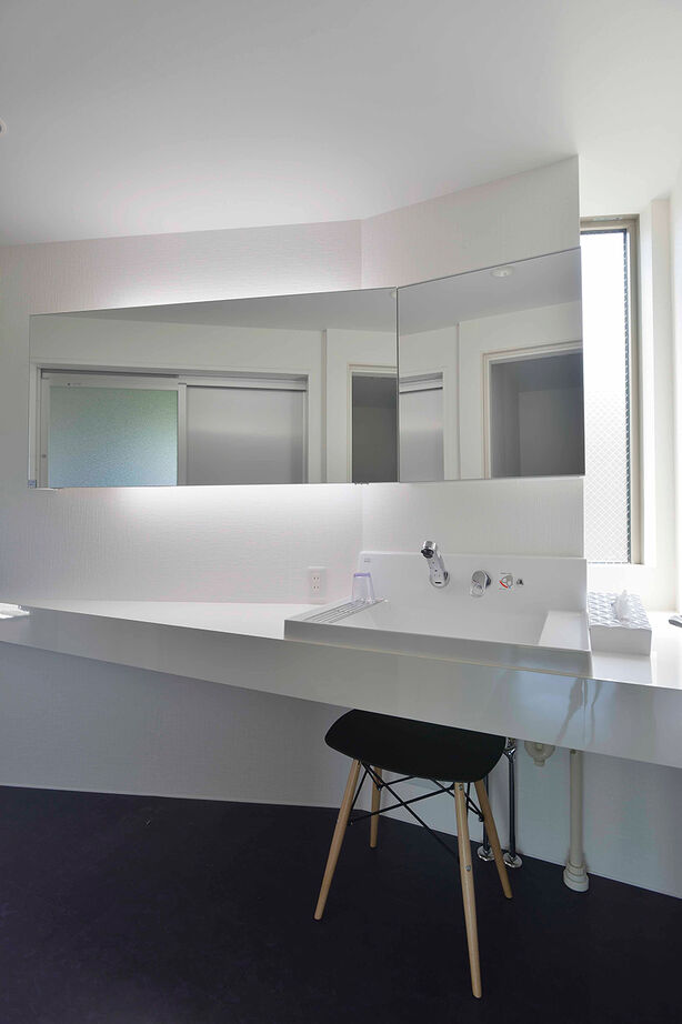 エアコーポレーション 【間取り図有｜2500万円台｜3LDK｜建築家と建てる｜狭小変形土地｜インナーガレージ】三角地の家の建築実例画像9