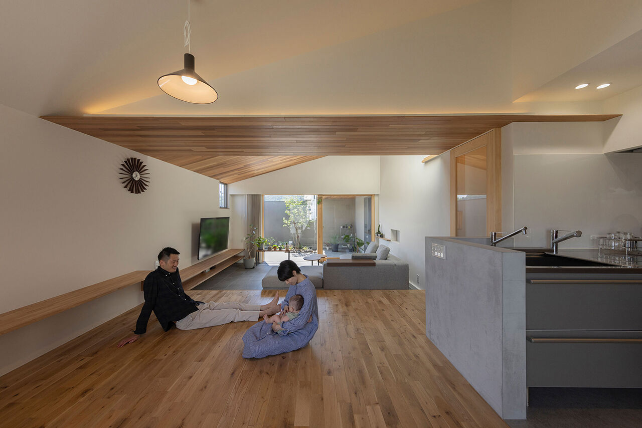 エアコーポレーション 【間取り図有｜2000万円～｜2LDK｜建築家と建てる｜モダン×無垢材】ふたつの中庭を持つ家の建築実例画像3