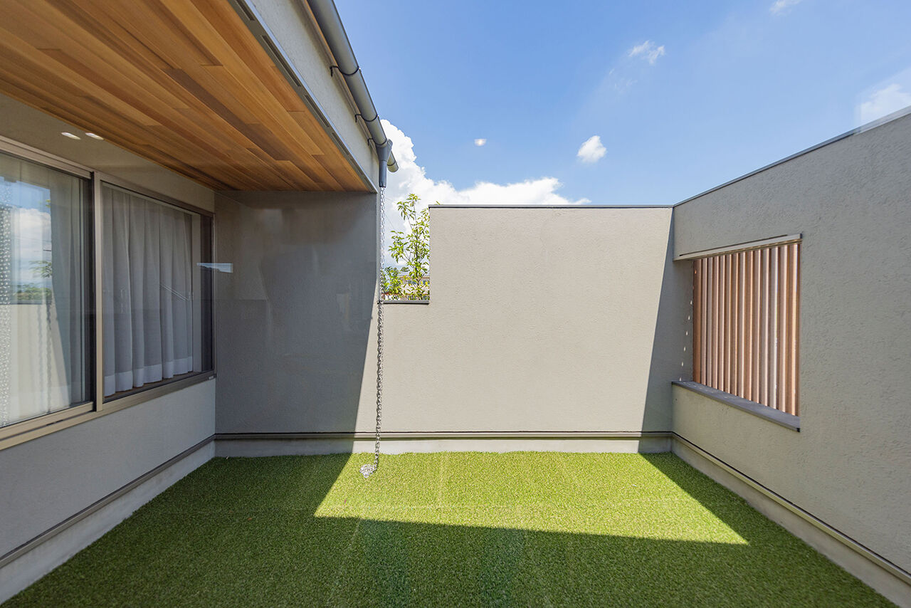 エアコーポレーション 【間取り図有｜2000万円～｜2LDK｜建築家と建てる｜モダン×無垢材】ふたつの中庭を持つ家の建築実例画像6