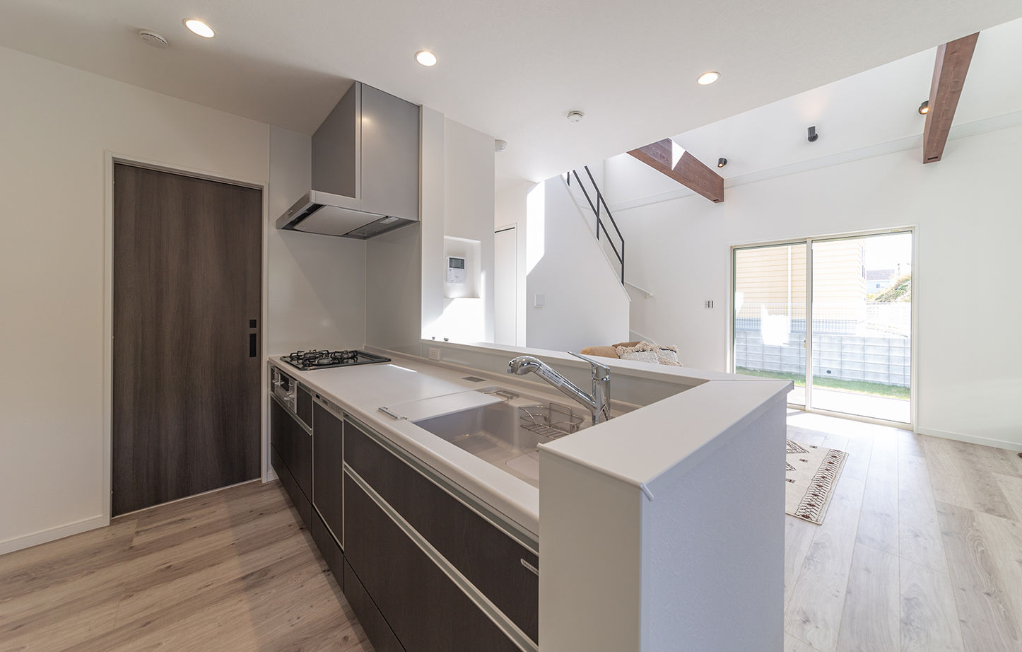 ブルージア 【2000万円台/間取り有】フレンチテイストを取り入れた、「都市型のアメリカンスタイル」の建築実例画像8