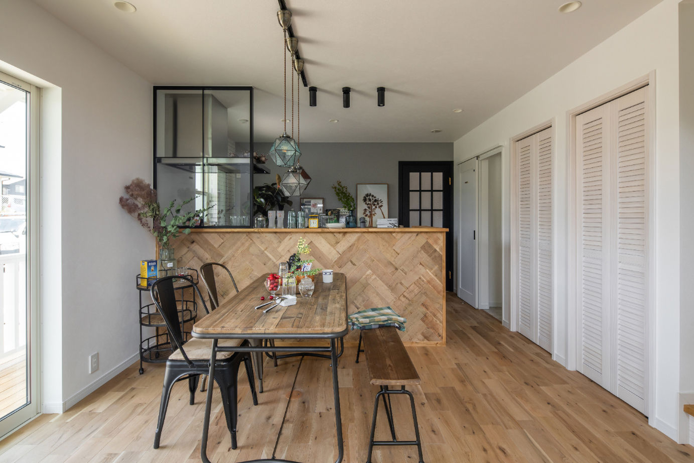 ブルージア 【カリフォルニアスタイル】吹き抜けの大空間で、お気に入りのインテリアを愉しむの建築実例画像3