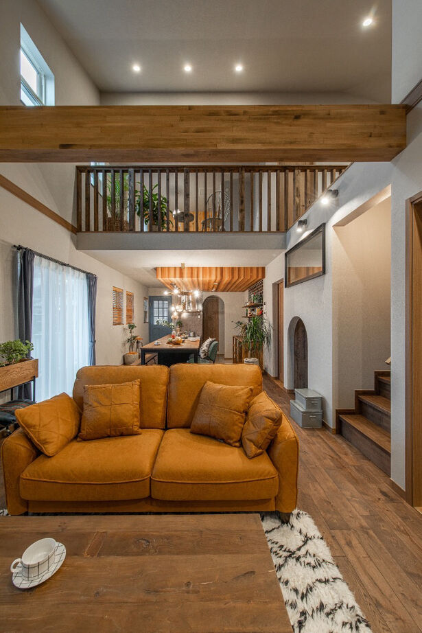 ブルージア スキップフロアで空間を有効活用した木の温もりがある住空間。爽やかなブルーのラップサイディングの家の建築実例画像5