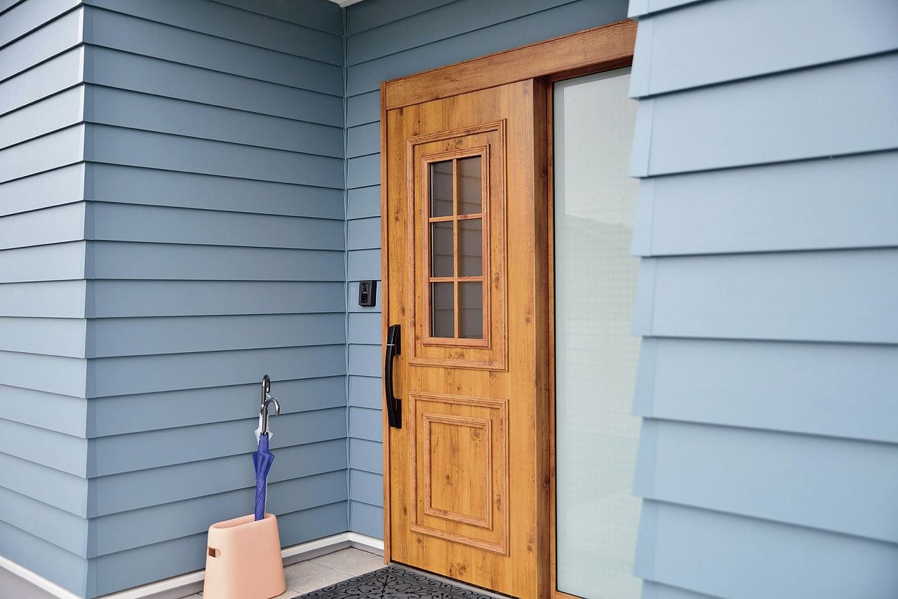 カクニシビルダー 【42坪/間取り図有】カバードポーチや庭と繋がる暮らしを実現。西海岸を彷彿とさせる爽やかな平屋の建築実例画像7