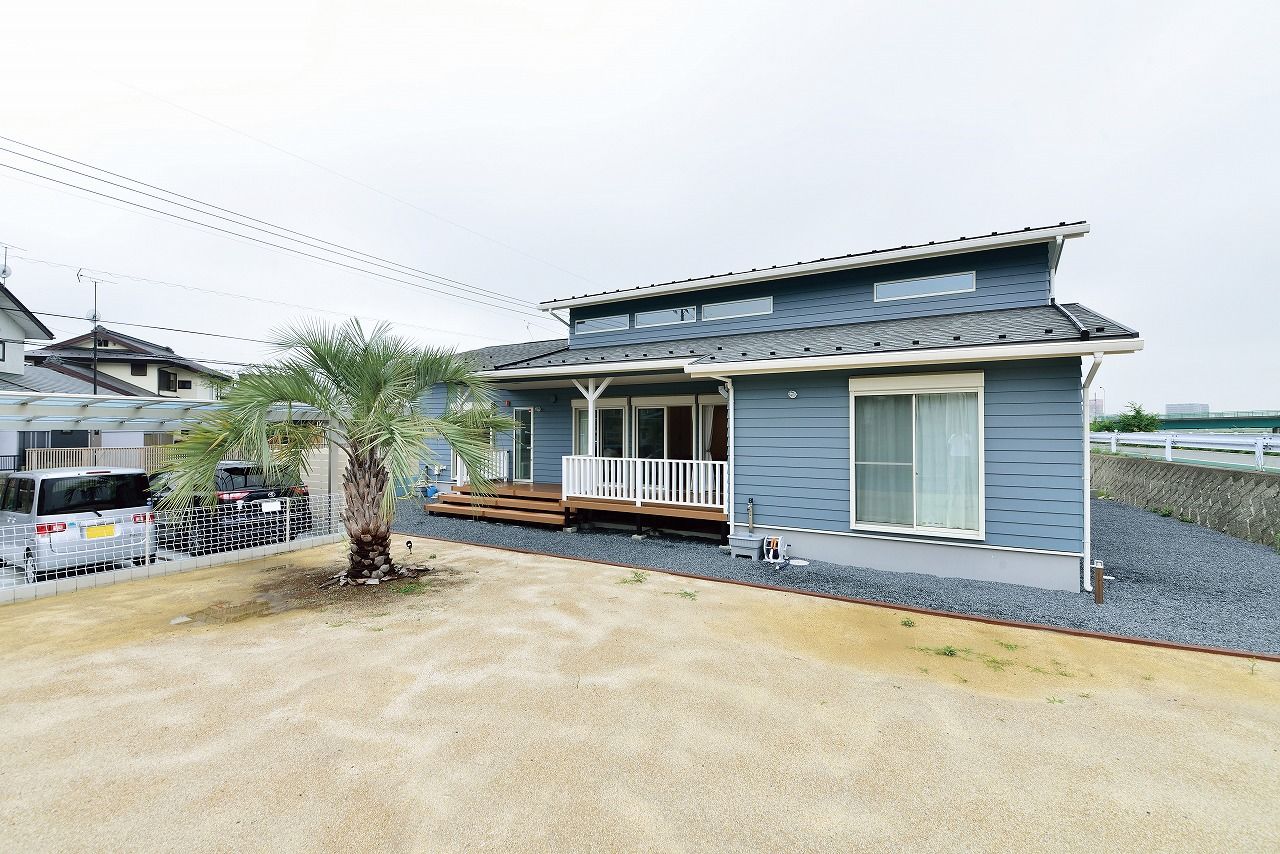 カクニシビルダー 【42坪/間取り図有】カバードポーチや庭と繋がる暮らしを実現。西海岸を彷彿とさせる爽やかな平屋の建築実例画像9