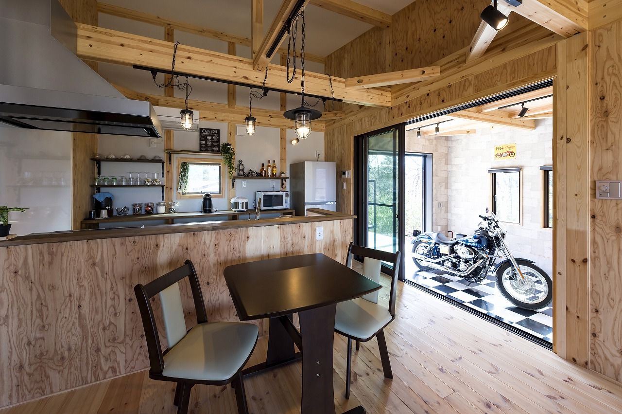 BinO太田 中村住宅工業 【COVACO #薪ストーブ #ガレージ #ウッドデッキ】木の温もりに包まれたログハウス風平屋の建築実例画像4