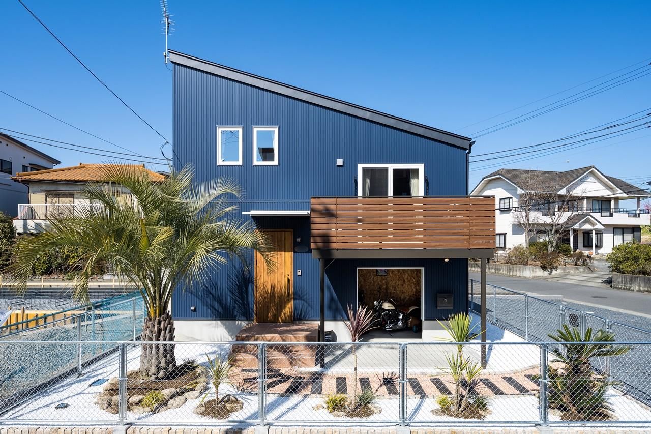 BinO太田 中村住宅工業 【WAVE #アメリカンスタイル #ヤシの木 #シアタールーム】ヤシの木が似合う遊びゴコロのある家の建築実例画像1