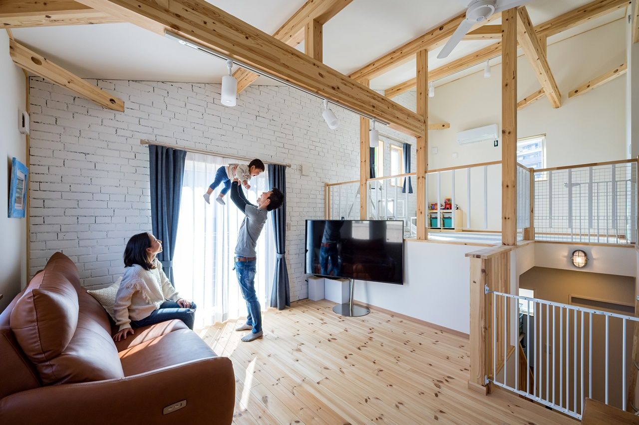 BinO太田 中村住宅工業 【WAVE #アメリカンスタイル #ヤシの木 #シアタールーム】ヤシの木が似合う遊びゴコロのある家の建築実例画像2