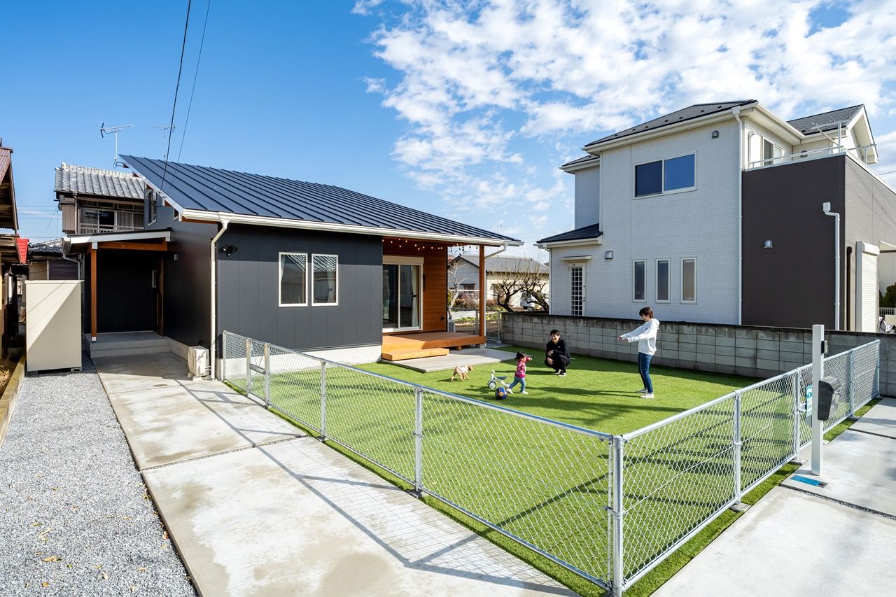 BinO太田 中村住宅工業 【LOAFER #シューズクローゼット #タイル】憧れのドッグランがある、おうち時間が楽しすぎる家の建築実例画像2