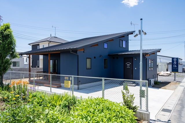 BinO太田 中村住宅工業 【LOAFER #タイル #造作棚 #ウッドデッキ】家族にも仕事にも愛情たっぷり ウイスキーを嗜む家の建築実例画像1