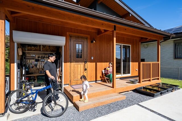 BinO太田 中村住宅工業 【POCHE #書斎 #ガレージ #ウッドデッキ】ワークスペースとアウトドアストッカー 仕事も趣味も充実の家の建築実例画像2