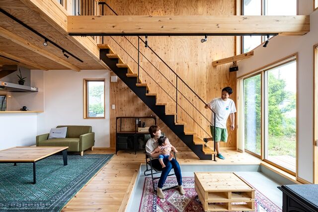 BinO太田 中村住宅工業 【BOOOTS #吹抜け #セカンドリビング】こだわりのリビング階段と薪ストーブ 自然と人が集まるLDKの建築実例画像2