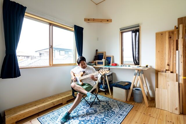 BinO太田 中村住宅工業 【BOOOTS #吹抜け #セカンドリビング】こだわりのリビング階段と薪ストーブ 自然と人が集まるLDKの建築実例画像5