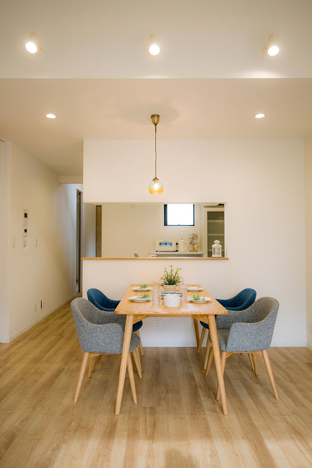 サンエルホーム 【松山市／3LDK】傾斜天井を生かした開放的な平屋風の家。1階で暮らしが完結する暮らしやすさの建築実例画像2