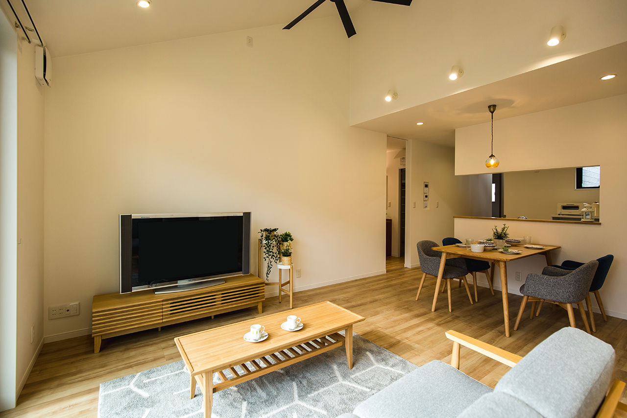 サンエルホーム 【松山市／3LDK】傾斜天井を生かした開放的な平屋風の家。1階で暮らしが完結する暮らしやすさの建築実例画像3