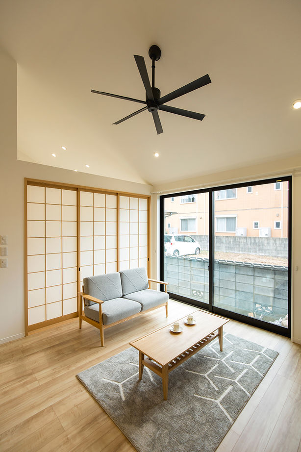 サンエルホーム 【松山市／3LDK】傾斜天井を生かした開放的な平屋風の家。1階で暮らしが完結する暮らしやすさの建築実例画像4