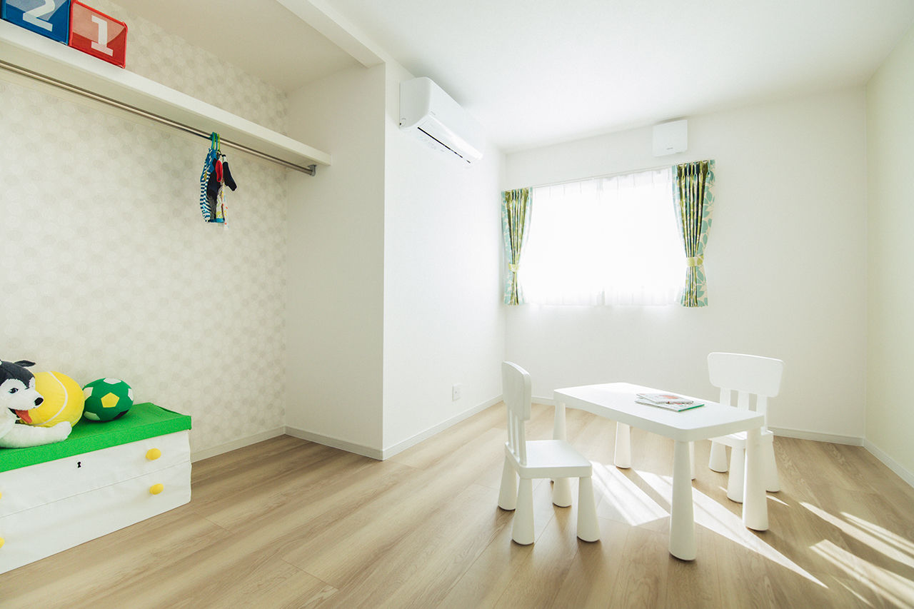 サンエルホーム 【1500～1999万円／広々リビング／対面キッチン】家具も暮らしも映える、憧れの白いマイホームの建築実例画像4